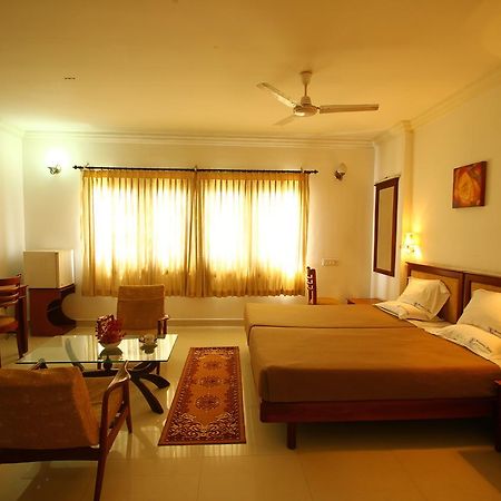 Sea Queen Hotel Кожикоде Экстерьер фото
