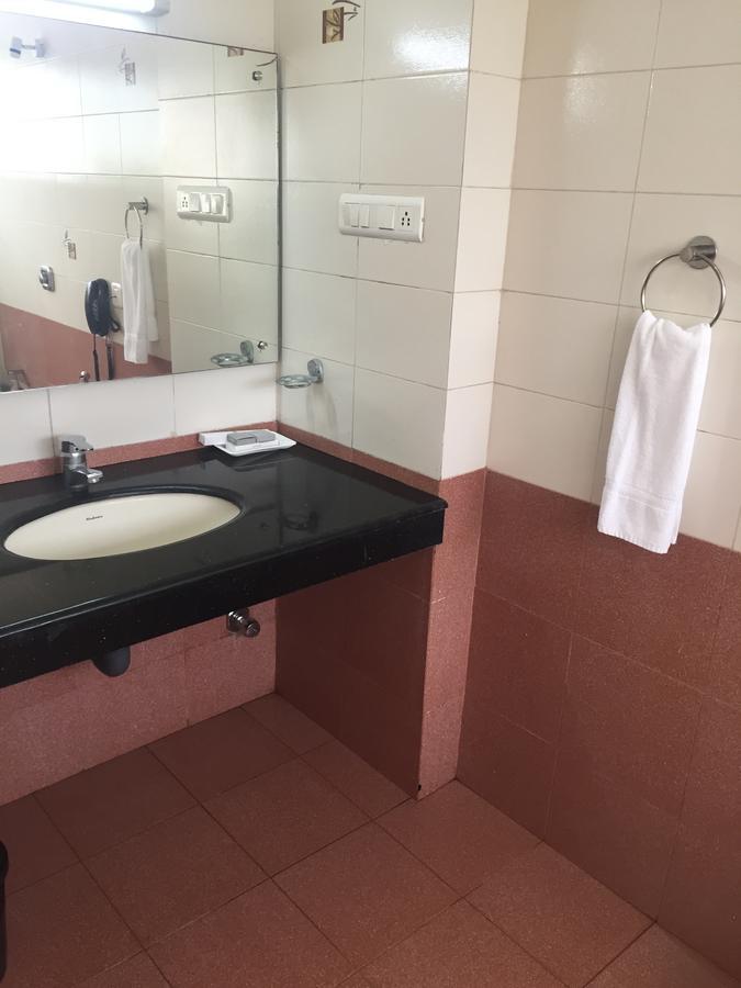 Sea Queen Hotel Кожикоде Экстерьер фото